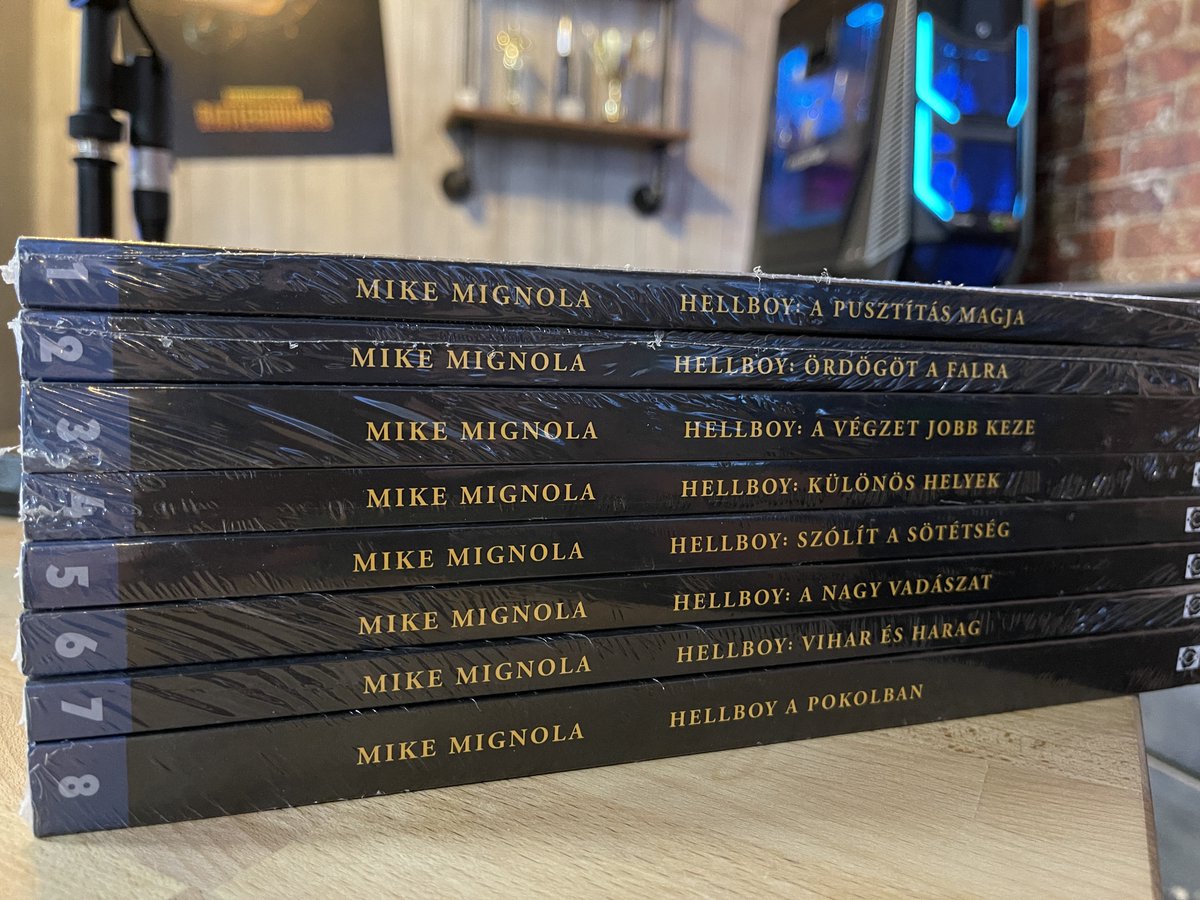 thevrpisti's tweet image. Ritkán szoktam beszerezni teljes történeteket egyszerre, de ez nem hagyott nyugodni...mivel elérhető volt egyben! 😋 Persze a B.P.R.D.-k nélkül! 😅 Alig várom hogy elkezdjem...korábban csak az első kötet, első két történetét olvastam, szóval most egy darabig elleszek! 🤟🏻