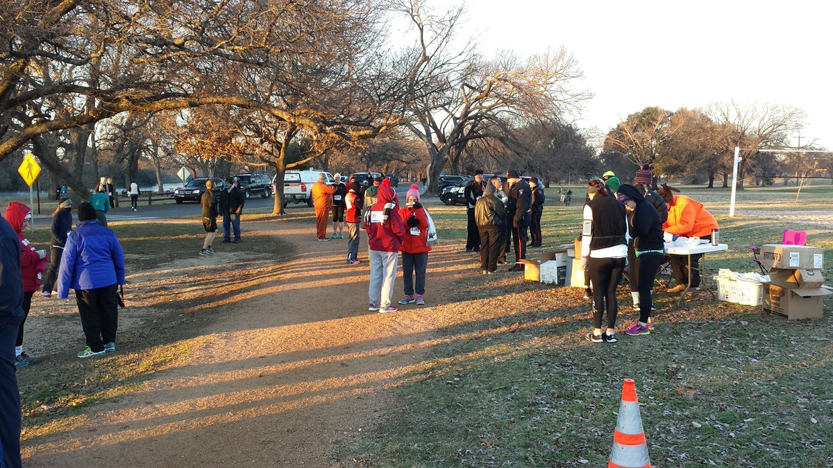 Speaking of cold weather, does everyone remember the Rachel Cooke 5K on Jan 7. 2017?  Temp of 20 deg, windchill of 12deg.  Next day low was 17deg. #atxwx