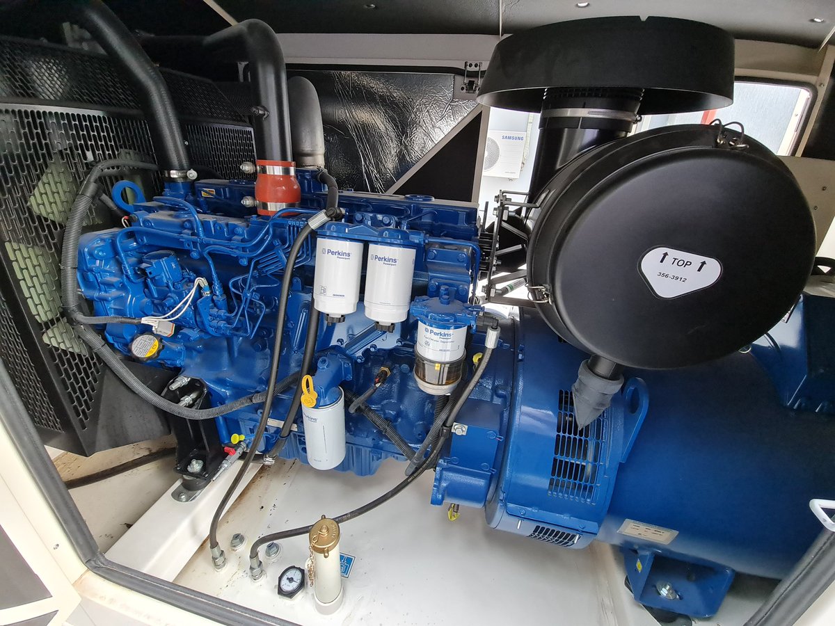 unicompex's tweet photo. Synchronisation in progress of three FG Wilson diesel generators : 220, 400 and 550 kVA for a client in Kinshasa #fgwilson #drc #dieselgenerator #unicompex https://t.co/jdsAWryXlc