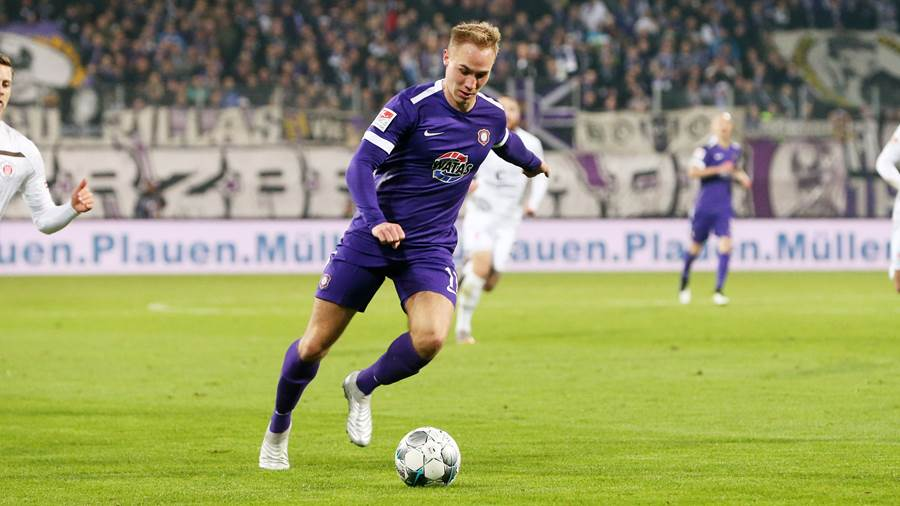 PotiniLM's tweet photo. 👤 FLORIAN KRÜGER (1999)

A base de talento, minutos y confianza, Krüger se ha convertido en uno de los mejores delanteros de la 2.Bundesliga. Analizo la progresión de uno de los jugadores más importantes para Schuster, entrenador del @FCErzgebirgeAue

[HILO] ⬇️⬇️ https://t.co/yg5kmRg5l2