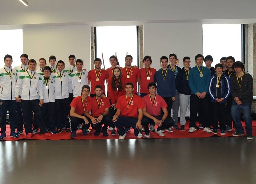 VrlRemo's tweet photo. #tbt 2015
Regata Internacional "Centro de Mar".
A 2ª edição realizou-se a 28 de Fevereiro e 1 de Março de 2015.
Participaram 20 clubes de 🇵🇹 e 🇪🇸, com 275 atletas em 40 tripulações.
Debaixo de chuva constante, as fortes equipas de Sevilha dominaram os pódios.
#remo #RIF2015 https://t.co/pPqBixgxAY