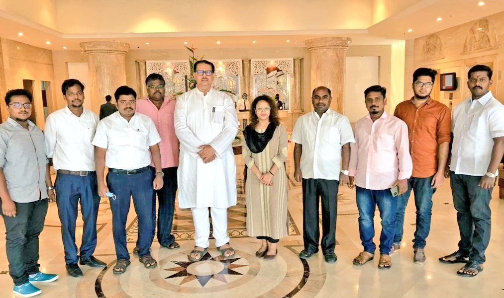 Siddik_IYC's tweet photo. Got wonderful support from @INCIndia secretary @SanjaySDutt sir & SM Convenor @HasibaAmin mam . Aim is @INCPuducherry #Puducherry2021 #Raga2024 🤚 It's energetic meet #With_Rg colleagues @Ravidevt ji @selvajeyaseelan @NaMurali4 @harishcumar @AnandSdra https://t.co/2cnYjQ3iKu