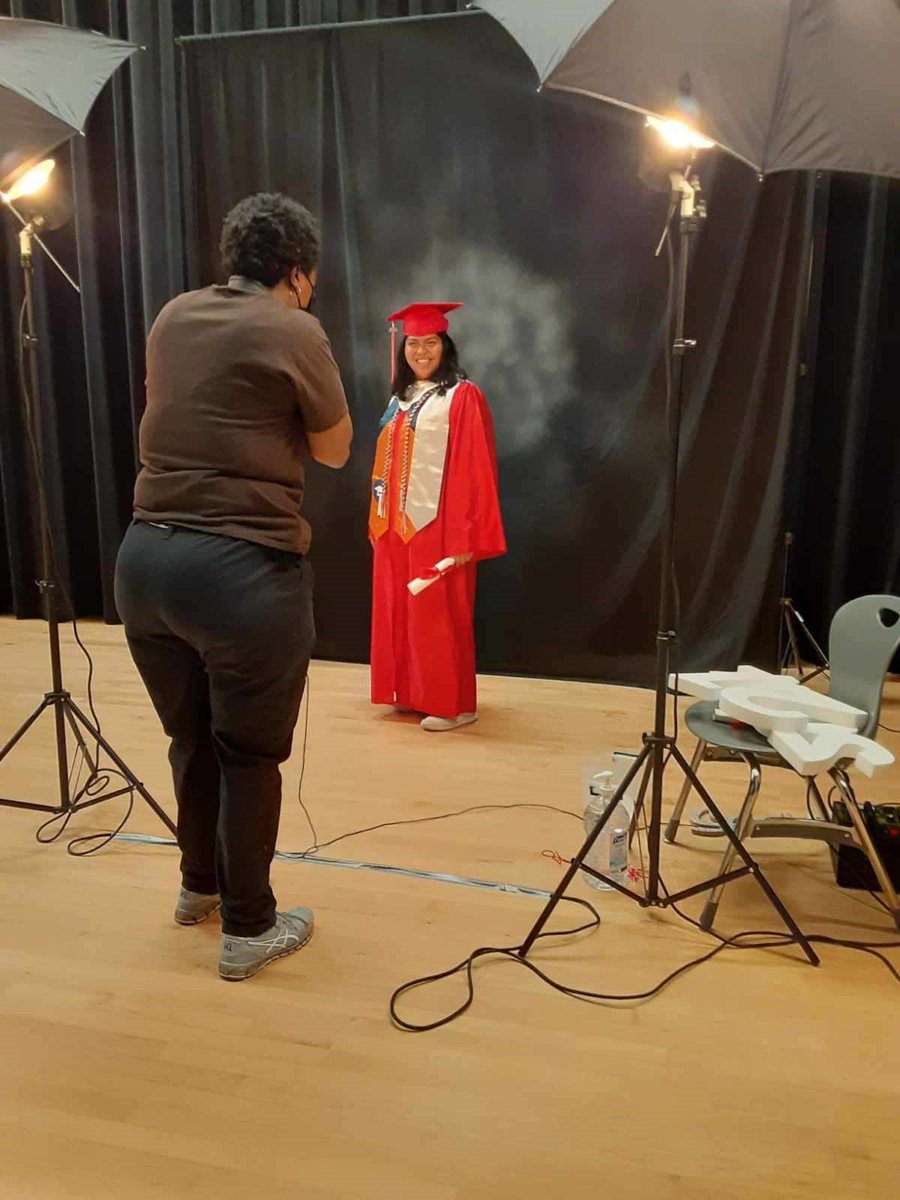WaltripRam's tweet photo. Padres y estudiantes: Las fotos para graduantes estan siendo tomadas. Recuerde que hay un pago de $10 al fotografo. Tendra tiempo de comprar los paquestes de fotos en linea cuando esten disponibles!
@Waltripclass21 @michaelnigglijr @WaltripAthleti1 @waltripcheer @waltripramband https://t.co/sfpchIEUVd