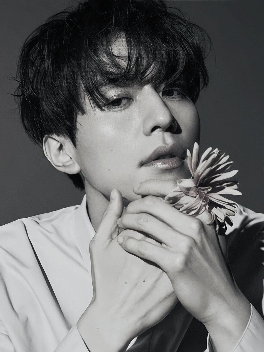 wookftm's tweet photo. Cover of @atstar1magazine Magazine March 2021 issue 🤩🤩
#LeeDongWook #이동욱 #magazine https://t.co/dCgHaZcms8