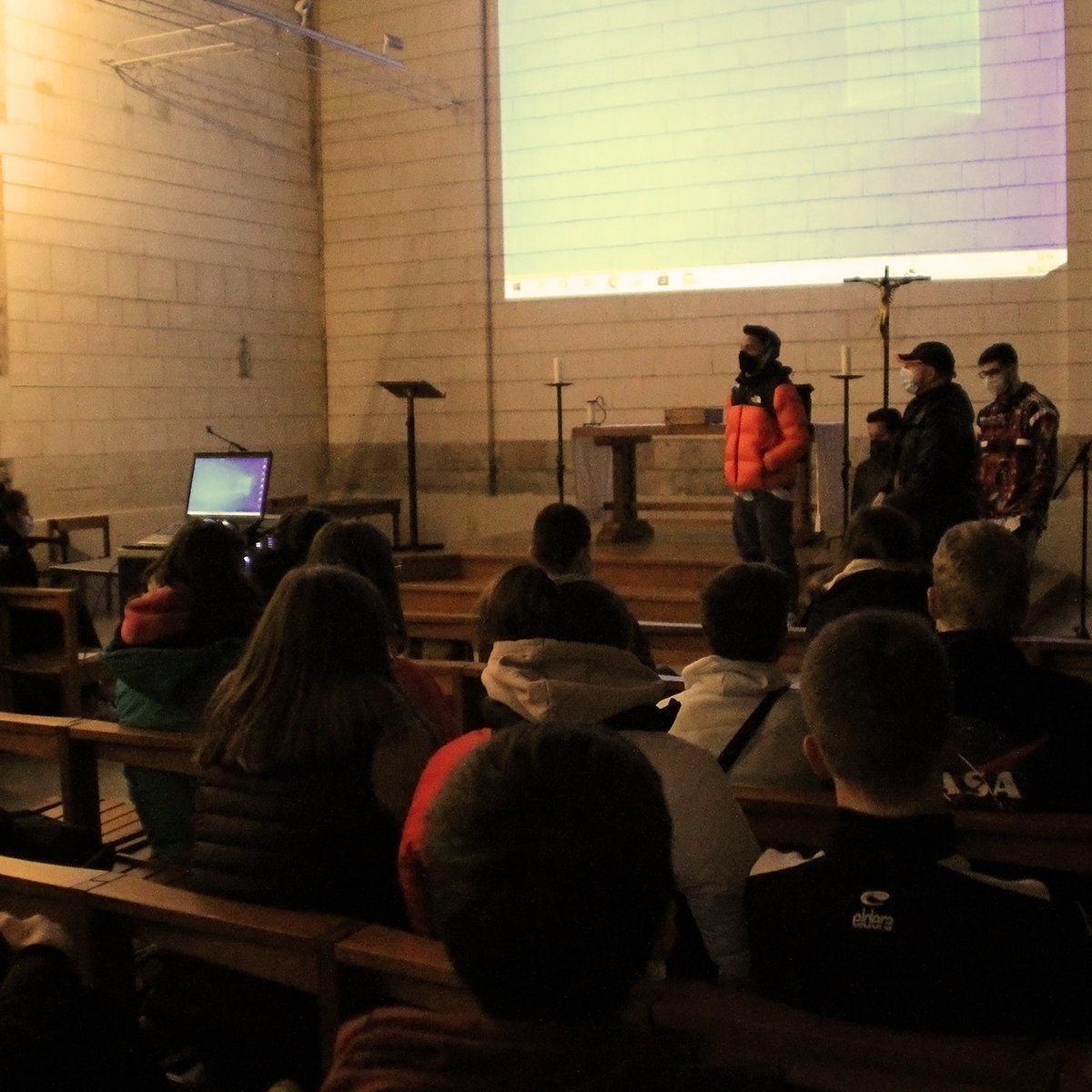 VeloursProd's tweet image. #CollègesenScène2021
Nous avons rendu visite aux élèves de 3ème du Collège Notre-Dame Perrier (Châlons-en-Ch.). Ce temps de rencontre avec les intervenants a été l'occasion présenter le projet "Mon rêve éveillé". 

➕ bit.ly/2Z6eOlz

@DptMarne #danse #musique #mapping