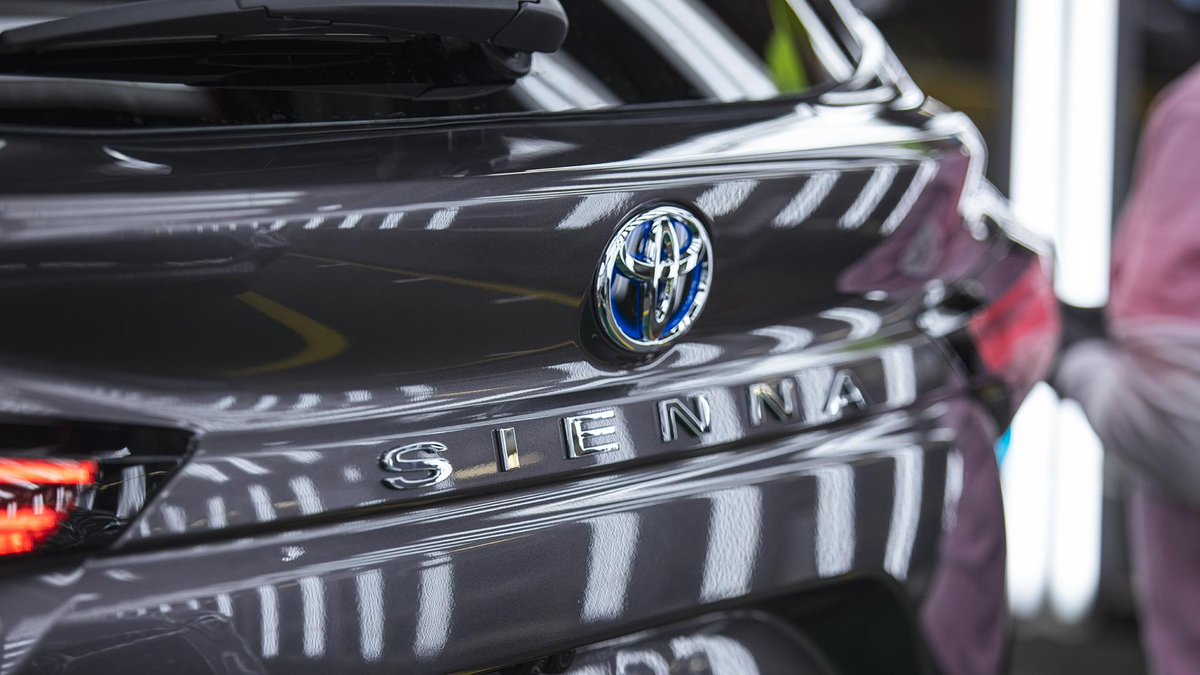 Toyota's tweet photo. And just like that, TMMI enters Toyota's history books with the 𝟯𝟬 𝙈𝙞𝙡𝙡𝙞𝙤𝙣𝙩𝙝 U.S. produced vehicle: the all-new 2021 #Sienna #Hybrid! 🇺🇸 https://t.co/T5rHCHTQdW #LetsGoPlaces https://t.co/Z1yVaWR7DO