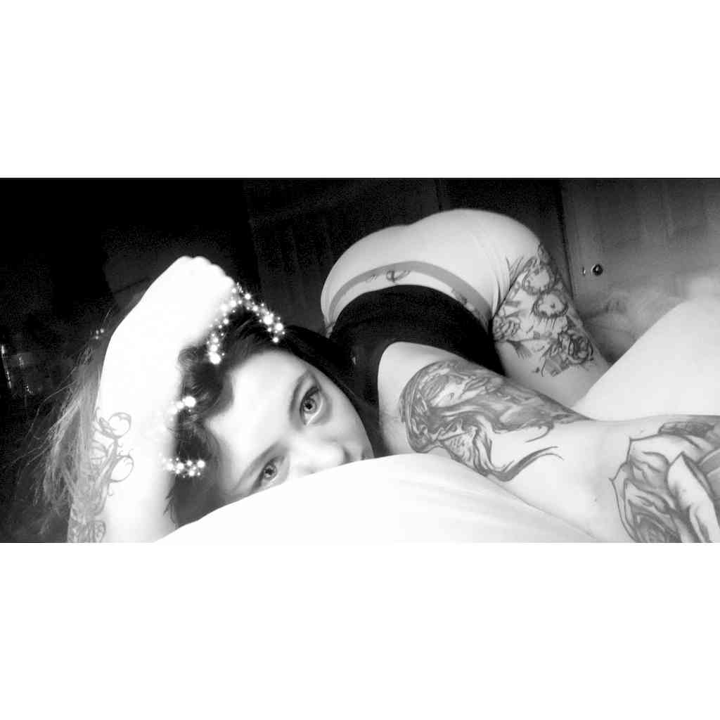 RiddleBella's tweet photo. Well! 😜 Don't worry, I have a solution: blowjob porn 👄 live cams &amp; home sex 🎉🥰 #Penis  
Kiss me: @RiddleBella https://t.co/8S9N4Q4p9N
