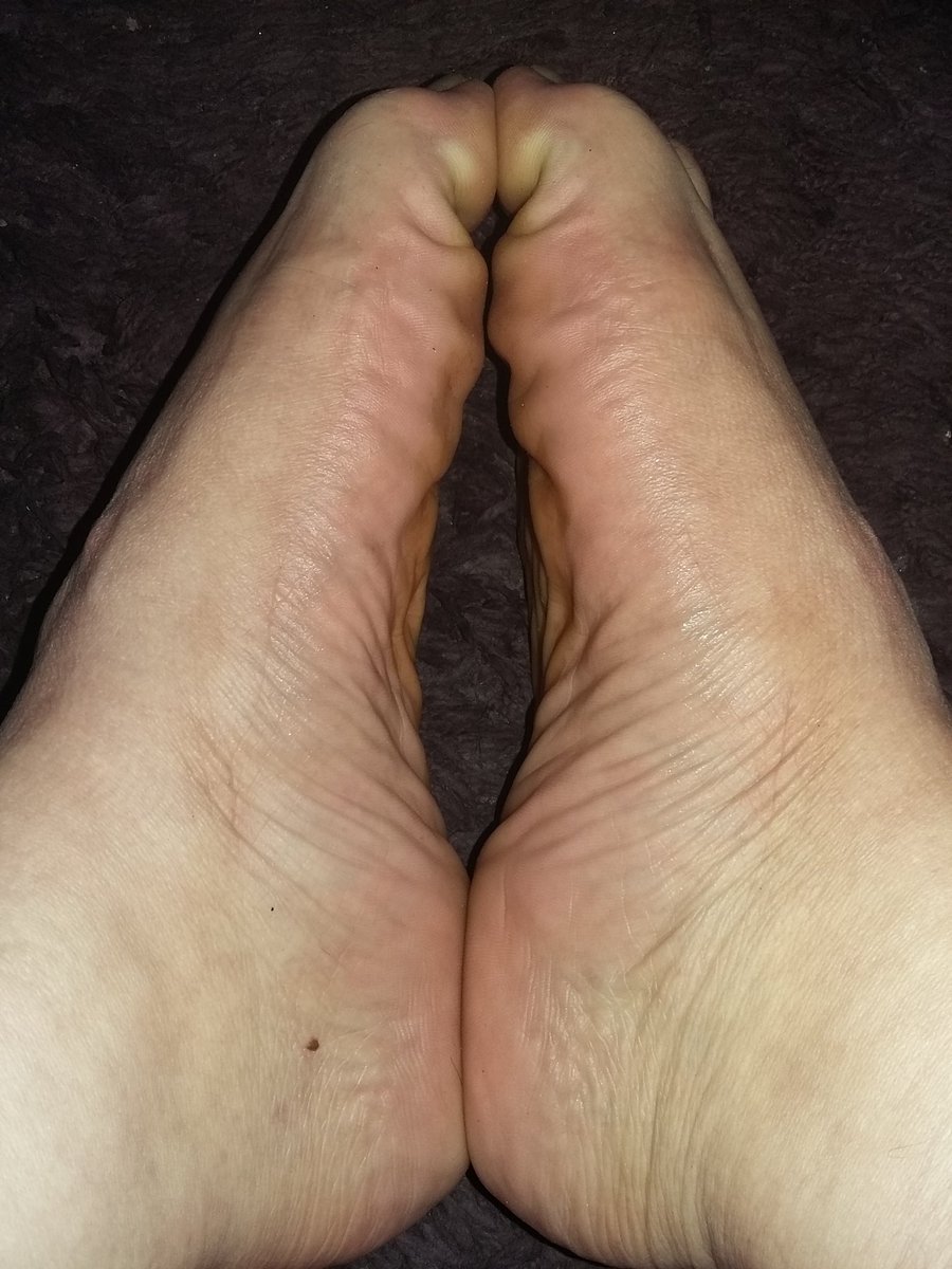 S_w_42's tweet photo. #Feet #feets #stinkyfeet #dirtyfeet #uglyfeet https://t.co/954TtWmIV3