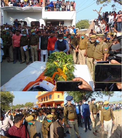 agrapolice's tweet photo. कासगंज में कर्तव्य पालन के दौरान शहीद, आगरा नि��ासी कां0 देवेंद्र सिंह को उनके प��तृक निवास पर,श्रीमान #DM_Agra @PrabhuNs_ , @igrangeagra व #SSP_AGRA @IpsBablooKumar सहित अन्य अधि0/कर्मचारियो द्वारा उनके पार्थिव शरीर को नमन कर, भावभीनी श्रद्धांजलि दी गई।#UPKeShaheed https://t.co/iXiqqUMguy