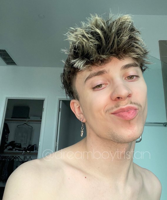 shaved my chest 😱 should i trim my bush next? yes or no? https://t.co/EcUp2qTTNc