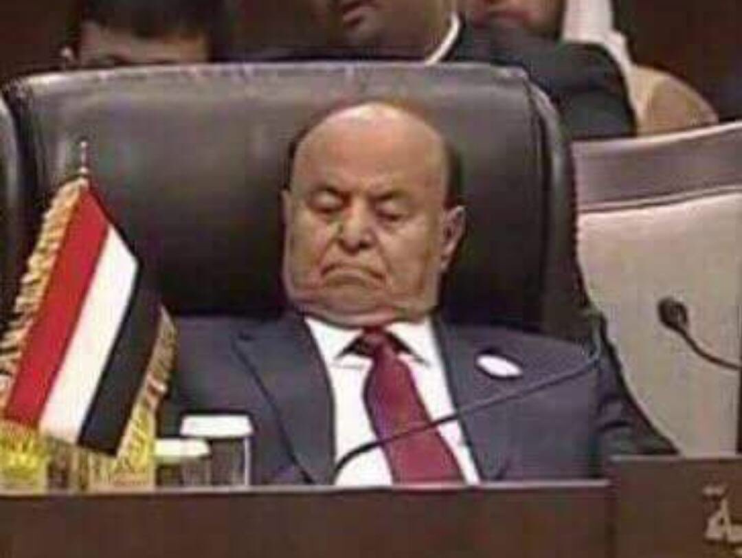 غط يالدنبوع في النـوم العميق
في ســرير الخزي واشبع نقنقه
اعتلف في حوش احفاد الطليق
انت واصحاب اللحى المتزندقه
والجواري ذي من اسواق الرقيق
شـكلـو منـهـا حـكـومة هـرطـقه
بـاكر المهفـوف مـن سكره يفيق
ومـــايخلي جــاريه في فندقه
بايبيع الكــل في سوق النهــيق
ويـشتري له من ثمنكم صندقه