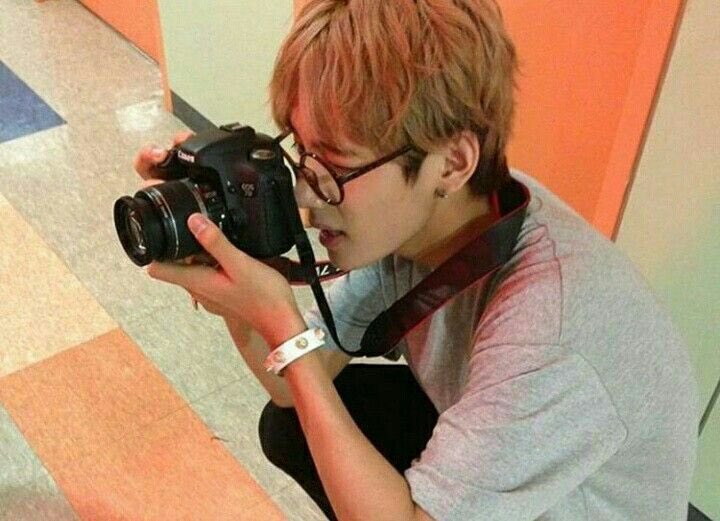 Kim Taehyung: A photography teacher