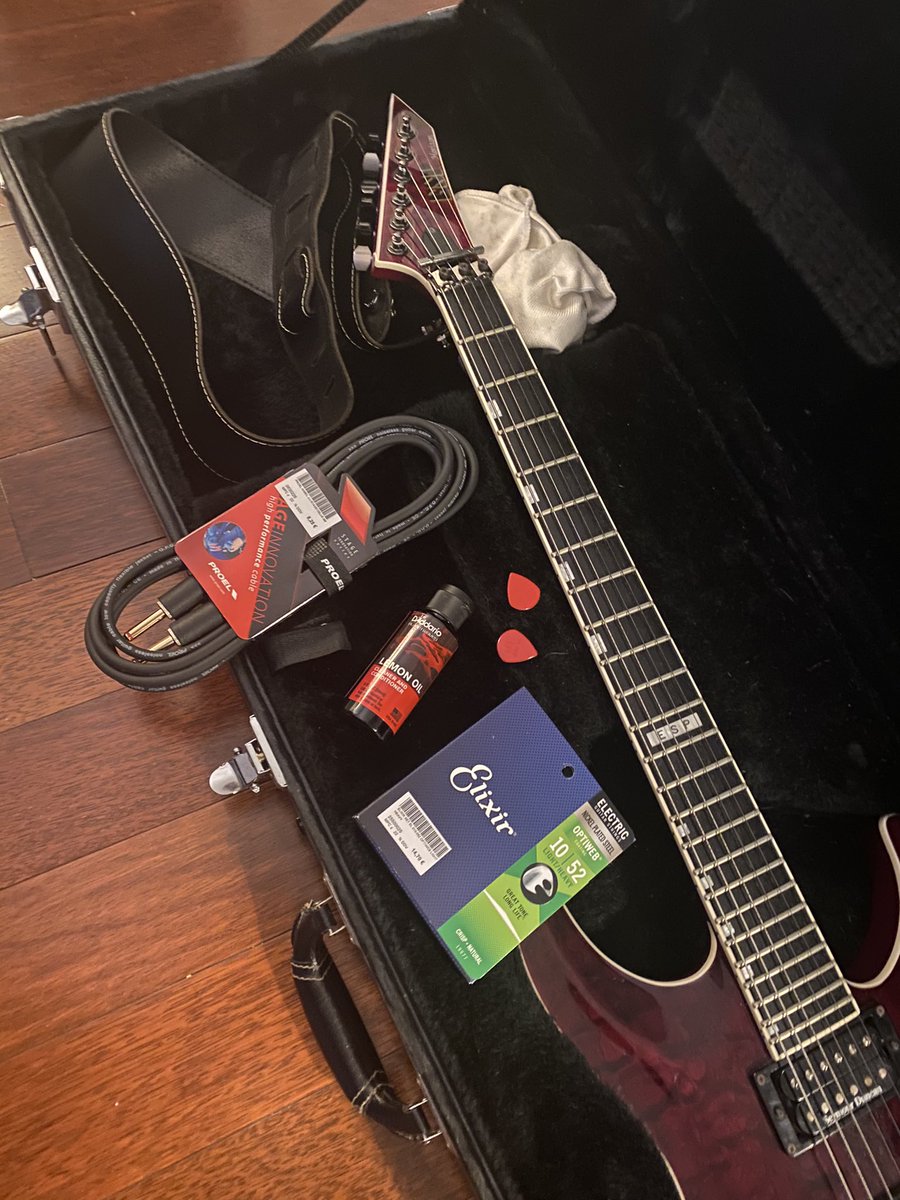 MValadzija's tweet photo. Time to resteing my guitar #espguitars #esphorizon #elixirstrings #proel https://t.co/S7cO01TPN9
