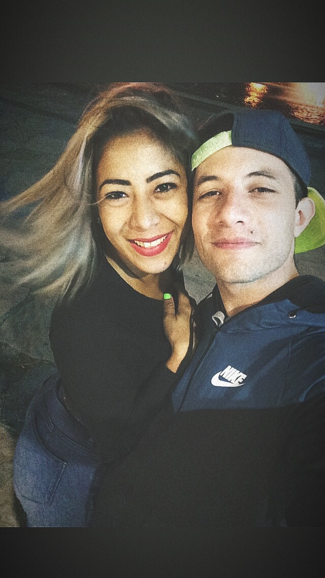 2 pic. BUENAS BEBES!RETWEET Y AGREGENME!?ESTOY EN MARDEL CON LAS DOS BOMBONAS UNA CHICA Y OTRA ES TRANSEXUAL?SI