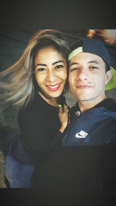 2 pic. BUENAS BEBES!RETWEET Y AGREGENME!?ESTOY EN MARDEL CON LAS DOS BOMBONAS UNA CHICA Y OTRA ES TRANSEXUAL?SI