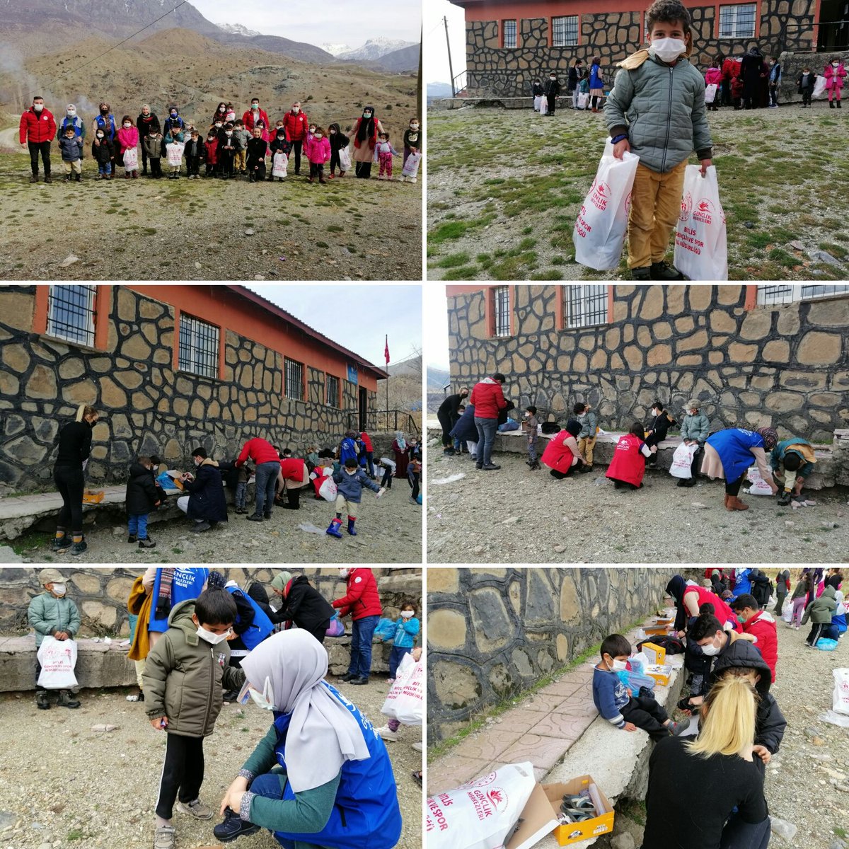 GSB_BitlisGM's tweet photo. "Çocuklar Üşürse Yeryüzü Buz Tutar"

Bitlis Gençlik Merkezi olarak Bitlis Eren Üniversitesi Sosyal Hizmet kulübü ile birlikte "Çocuklar Üşümesin" sloganıyla çıktığımız bu yolun 11. durağı Alaniçi Köyü Yenice mezrası oldu.
#ÇocuklarÜşümesin
#GönüllülükKulübü https://t.co/cGErf44SEn