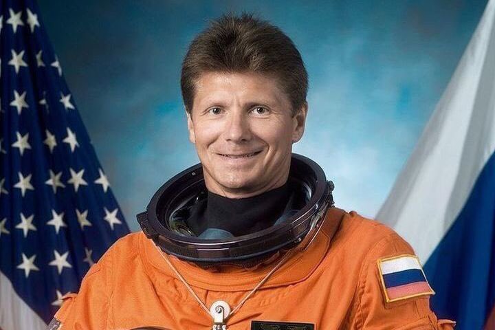 4/6 Today, Moskovskij Komsomolets published another article, where the famous cosmonaut Gennady Padalka criticized this initiative and called it "a personal initiative of Oleg Kononenko, the commander of the Cosmonaut Team".  https://www.mk.ru/science/2021/02/09/kosmonavt-padalka-raskryl-imya-iniciatora-skandalnogo-poslaniya-rogozinu.html