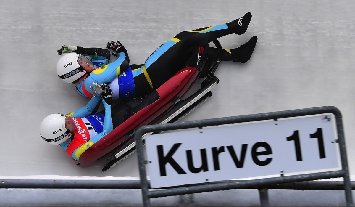 🎉Platz 1 bei den <a href="/dpa/">dpa</a>-Bildern des Jahres 2020 in der Kategorie Sports sichert sich Martin Schutt. Sein Foto zeigt die stürzenden Weltcup-Rodler Andrey Stander und Semen Mikov aus Kasachstan. 🎉Wir gratulieren!🎉