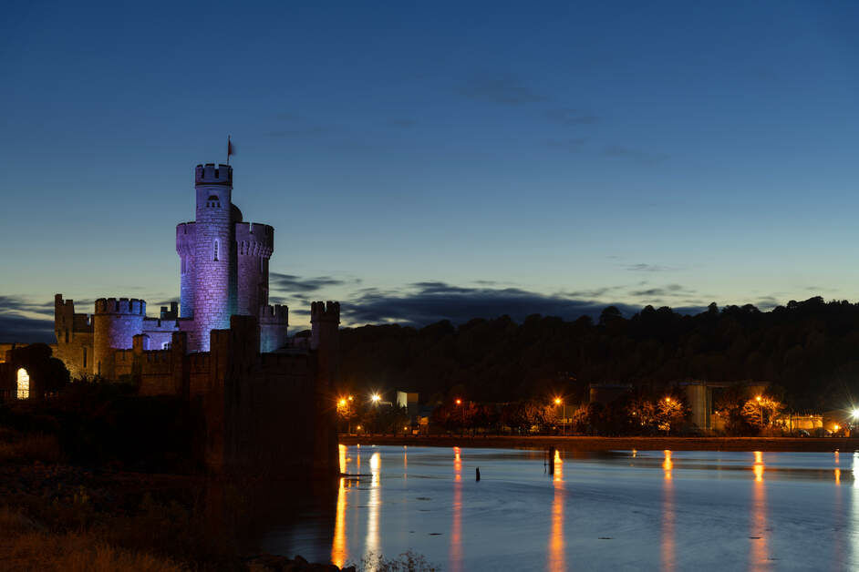 Romantic stroll by the Lee anyone? Blackrock Castle Observatory is another top place to take your loved one, be it for a historic tower tour, a trip to the planetarium or simply to take in the views of Cork harbour ♥️ Check out our vouchers... reservations.hotelisaacscork.com/bookings/vouch…