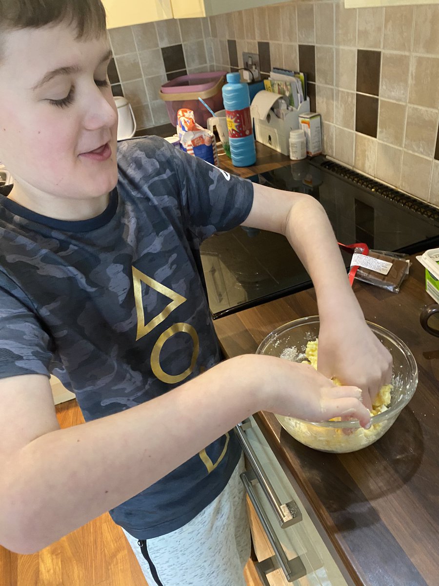 lausack's tweet photo. When home learning becomes all too much - mummy reverts back to Early Years and we learn about fractions in our own way 🤣 @HomeWainscott  @WainscottSchool https://t.co/Xq5ljBkpyD