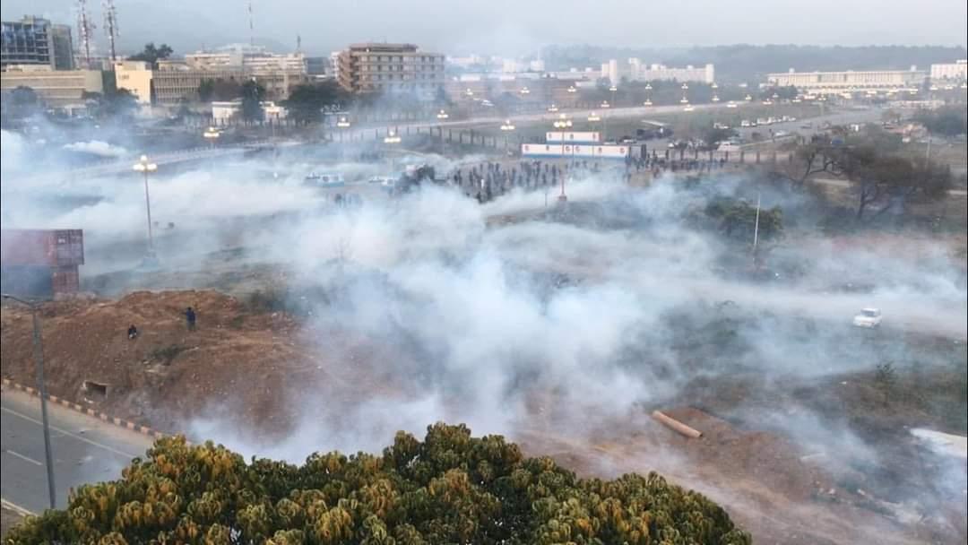 D-Chowk as the Sunset. #IslamabadProtests

Govt Employees March toward Parliament