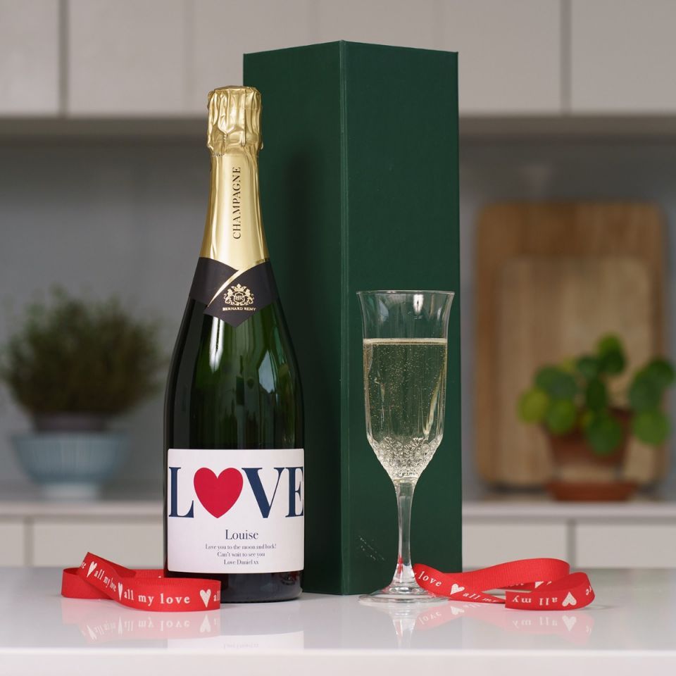 This Sunday, celebrate the one you love with a bottle of our award-winning champagne 💝 Customize with their name and your own personal message to create a romantic keepsake! 🌹 Shop our Valentine's Day gifts here: buff.ly/2O9qyBD Last day: Thursday 11th #ValentinesDay