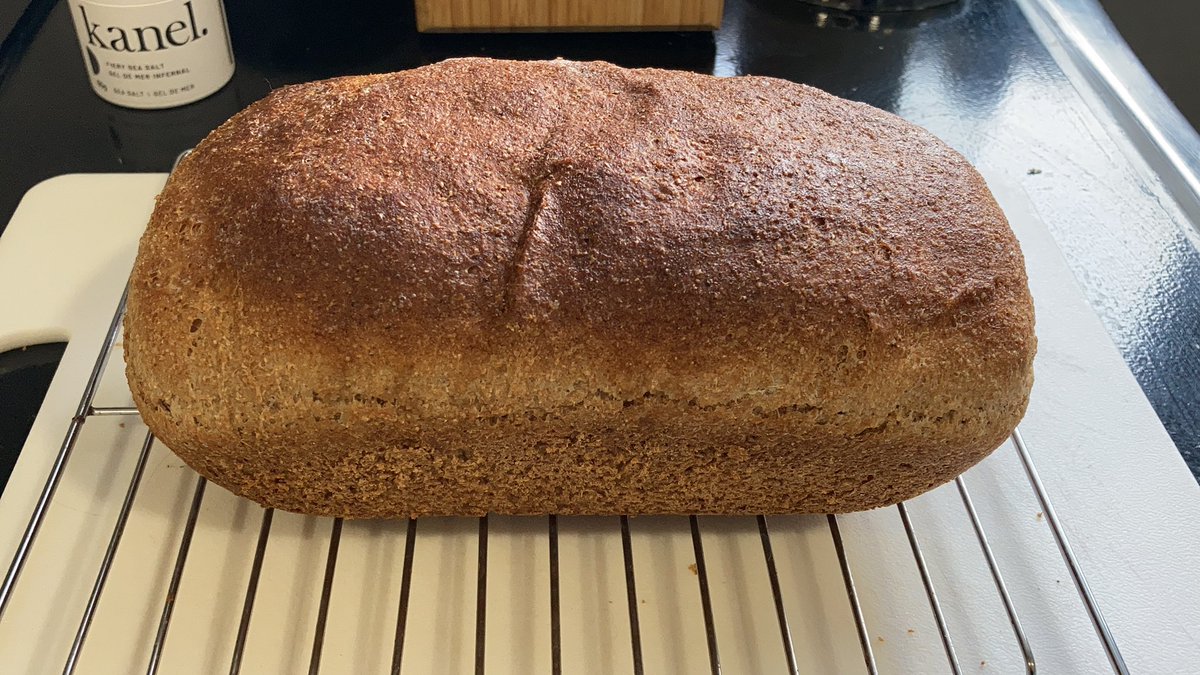 EAServicesLtd's tweet photo. First loaf looks goooood 😛 more to come! #viewfield https://t.co/MEZnzWwIgh