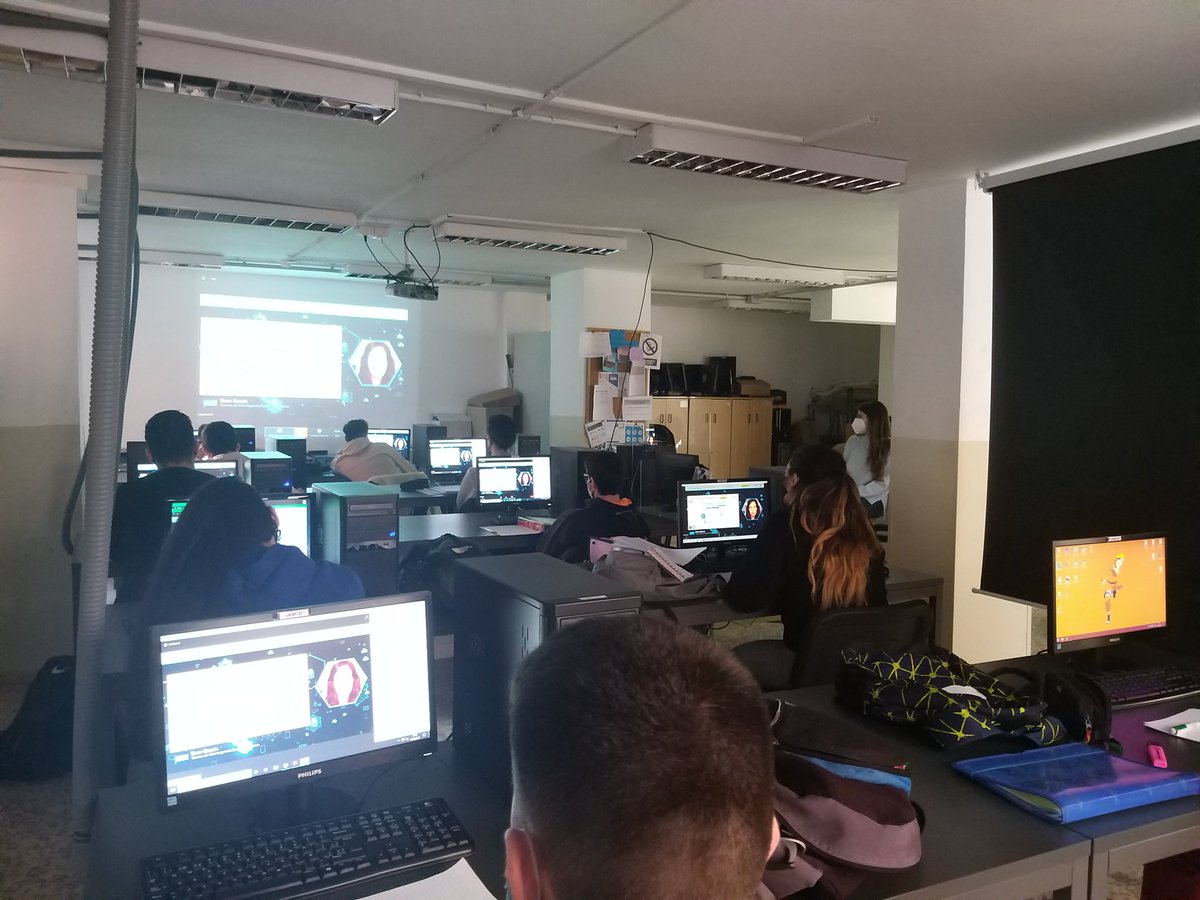 gregorioferva's tweet photo. Los alumnos de #2ºSMR participando en el Taller de #INCIBE Identificación de riesgos de Internet. Nos interesa la ciberseguridad. Queremos ser responsables y hacer un buen uso de la red. 
#DiaDeInternetSegura #SID2021 #SIDCyL2021 #ciberseguridad #cibercooperantes #is4k #OSI https://t.co/jZ8VVBa9HA