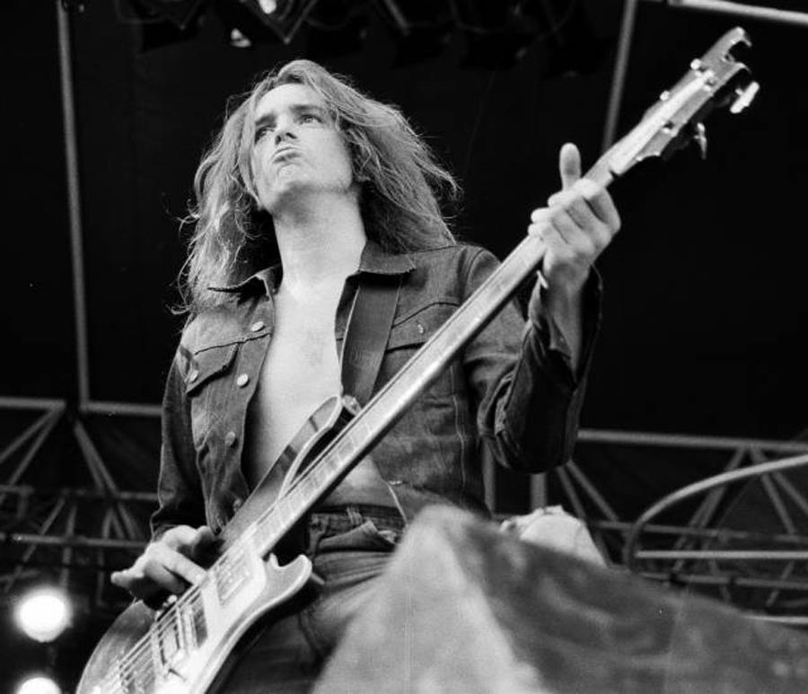 If I could bring back to life just one deceased artist, it would be Cliff Burton

Happy birthday, Cliff 