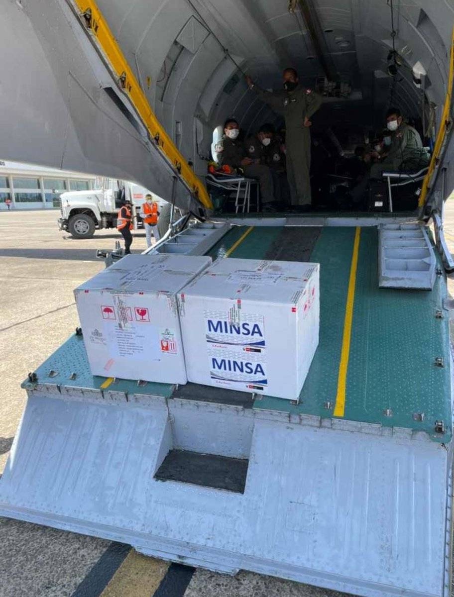bitnobinario's tweet photo. Llega la esperanza a Iquitos, el avión con las primeras 3397 vacunas acaba de aterrizar en el Aeropuerto Internacional Francisco Secada Vignetta.

Foto: @raborg17 https://t.co/ZSVczJSNBN