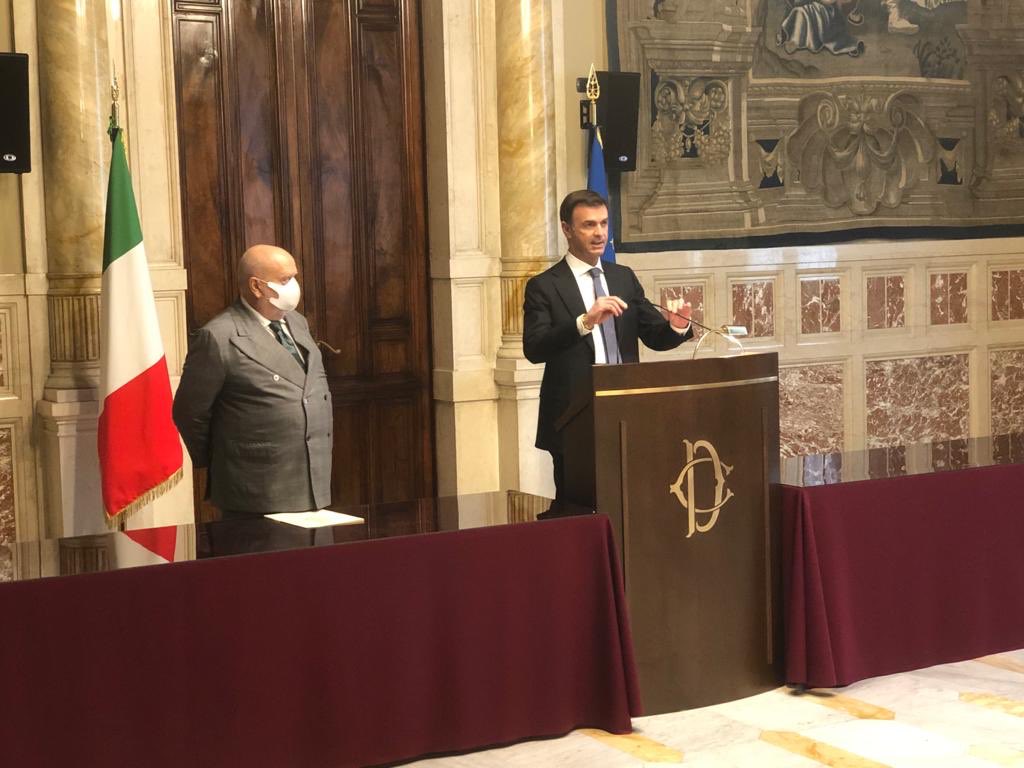 coldiretti's tweet photo. Il presidente Coldiretti @PrandiniEttore ha incontrato il presidente del Consiglio incaricato Mario Draghi: “ripartire da agroalimentare, unico settore cresciuto all’estero nel 2020 nonostante difficoltà pandemia, che può creare un milione di posti di lavoro green in 10 anni” https://t.co/A3yxcNmBNH