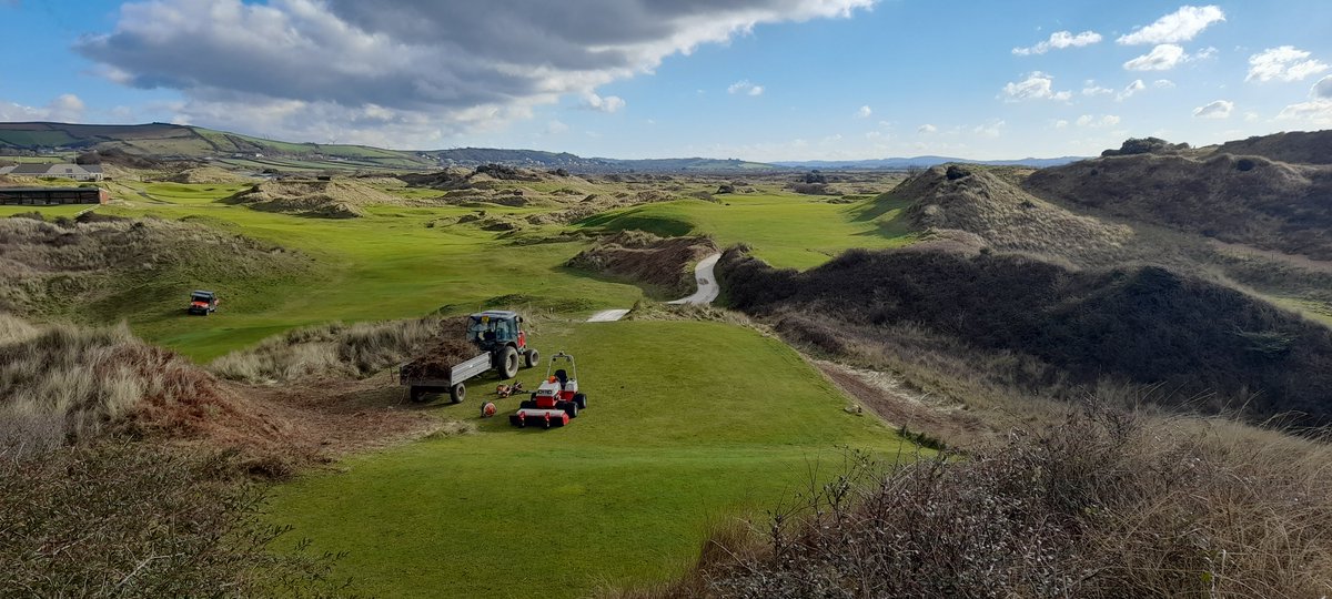 Busy winters day <a href="/SauntonGolfClub/">Saunton Golf Club</a> #Westcourse steps completed on the 7th tee, 14th tee path turfed, Ventrac/scrub removal back of 1st green/2nd tee. #progess  ⬆️