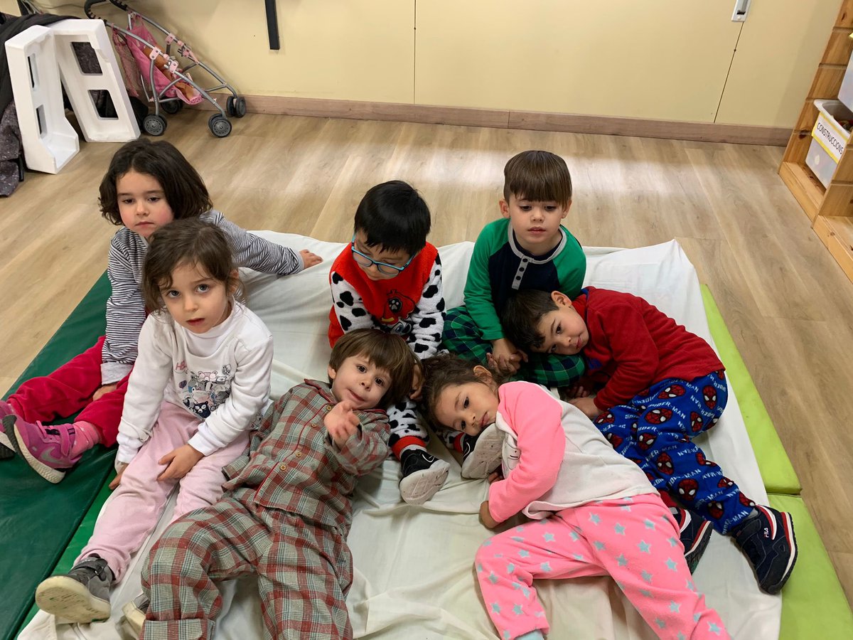 EscSantaEulalia's tweet photo. BONA NIT...💤 Aiiii quina soneta ens ha agafat a les formiguetes 🐜avui... Això de portar el pijama a l’escola... ha estat molt divertit! 😜
I demà més Carnestoltes! #escolasantaeulàlia #carnestoltes #formiguetes #pijama https://t.co/78krGoiuDS