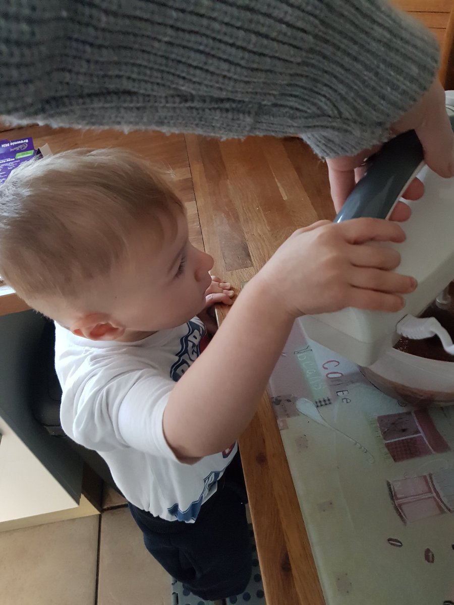 SophieHand17's tweet photo. Hunter helping mummy make choclate brownies  #yummy @QHAThurrock @MissJohns8  #preschool https://t.co/SSd2xUc0dr