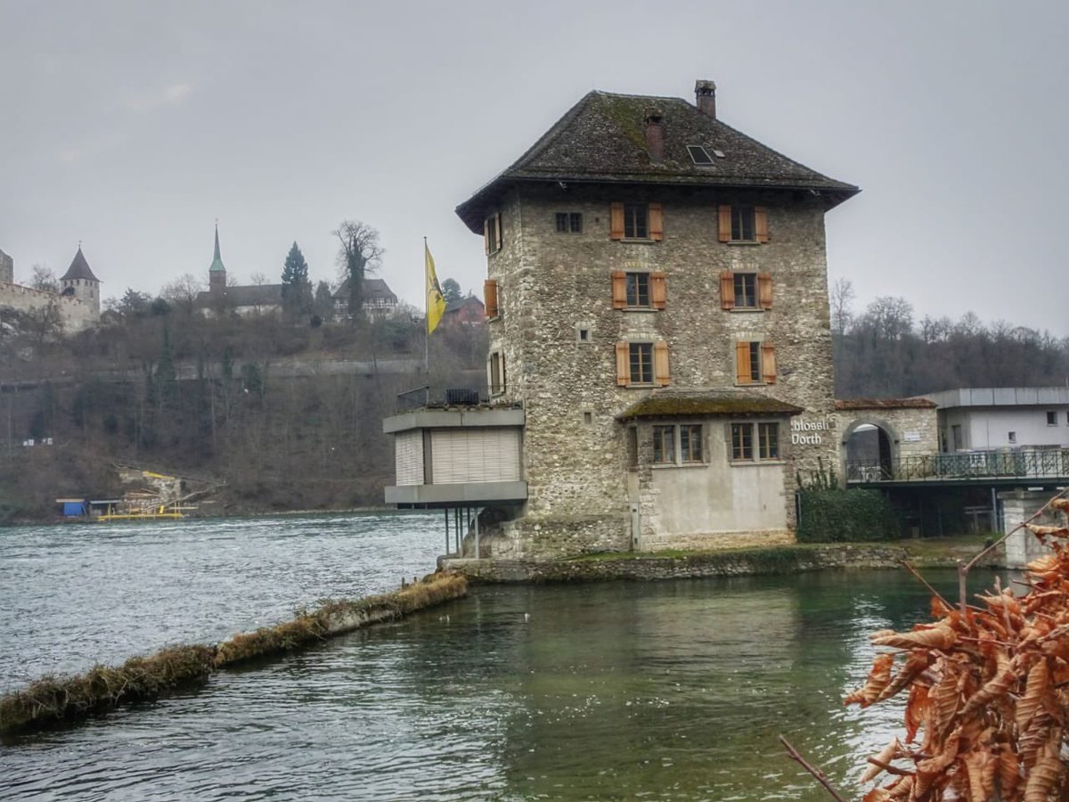 BettBals's tweet photo. Hace 4 años estaba en Schaffhausen🇨🇭
Además de visitar las minis cataratas del Rin, la ciudad es encantadora para caminar y la comida espectacular 😂 https://t.co/VADAiW7utL