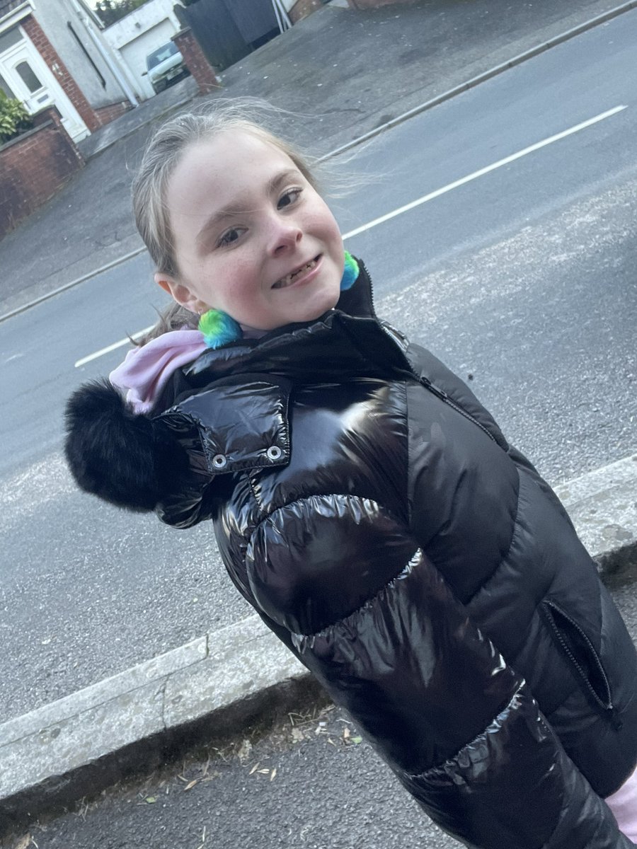 aiw89's tweet photo. @BroBanw Sophie has walked 7,320 steps today. https://t.co/Qq9IrOMhMy