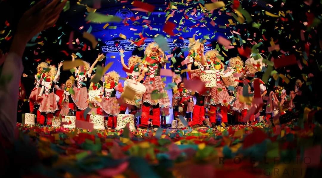 KVLLimburg's tweet photo. TERUGBLIK 2018 🎵 Basisschool de Sjtadssjool - Eine Top Vasteloavend

Het was een top vasteloavend in 2018, al helemaal voor Basisschool de Sjtadssjool, nu bekend als Kindcentrum Sittard, want zij wonnen het KVL met hun liedje 'Eine Top Vasteloavend'. ❤️💛💚 https://t.co/6gINMvERee