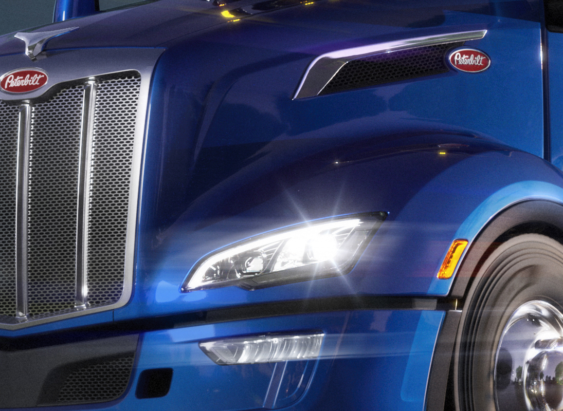 PeterbiltMotors's tweet photo. An industry first, the new three-function LED lights located in the bumper contains a fog light function for near field, a driving light designed to complement LED high beams and a cornering light that illuminates with the turn signal. #NewEraofClass #NewModel579 #PeterbiltPride https://t.co/vU6TOg3bDJ