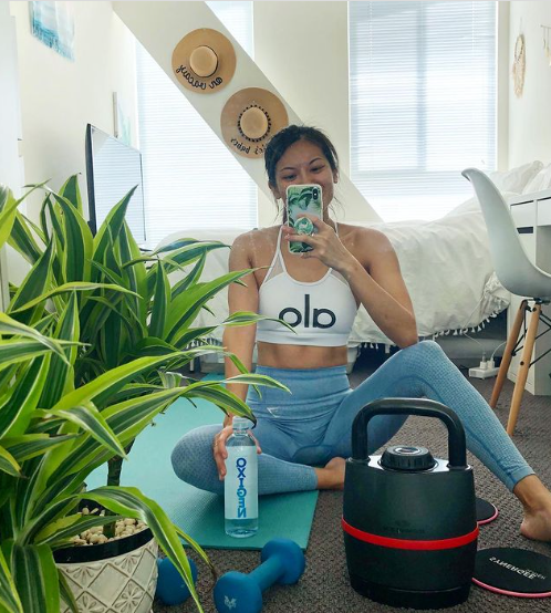 It's settled -- all WFH (workout-from-home) set ups should include houseplants! And a bottle of OXIGEN, of course. 😉 📷: @yensisters #drinkOXIGEN #OxygenWater #Water #EnhancedWater #BottledWater #OxygenEnhanced #AtHomeWorkout #Fitness #Hydration