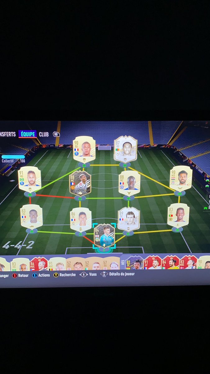 9Nijeee's tweet photo. @AmslowFR voici mon equipe ! En match je reste en 4-4-2, neymar et Salah reste devant et Pogba, kante, mendy et semedo reste derrière je trouve ça très fort en contre attaque car je suis 4 directement devant et a l’inverse je suis 6 pour défendre⚡️ je ne sais pas ce que je pourrais changer https://t.co/2sQVzCzCnK