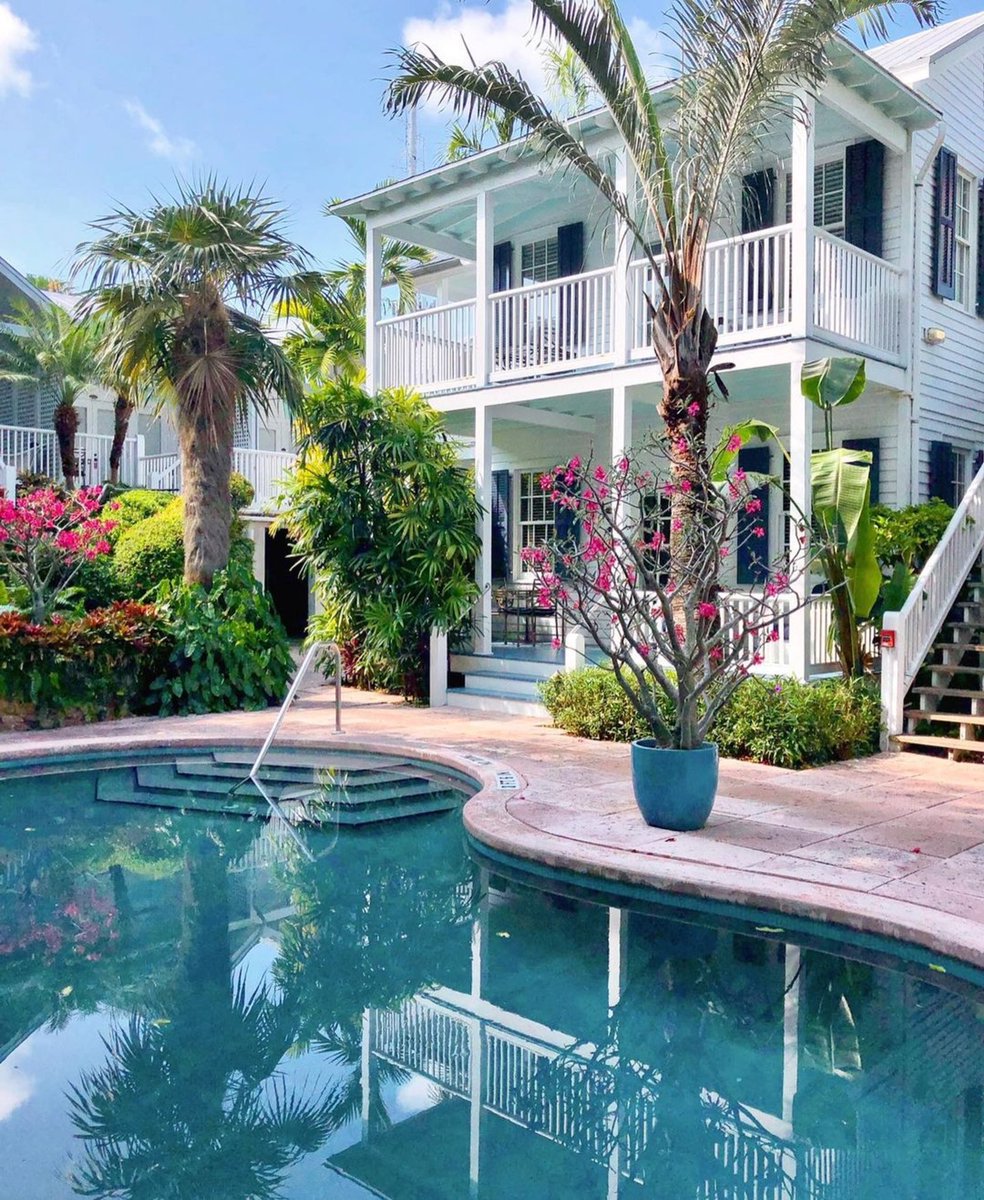 MarquesaHotel's tweet photo. This could be your office view.... #MakeItHappen #MarquesaTime #KeyWest Book it at: https://t.co/gd7trgVdnz https://t.co/b2oGUYzvRA