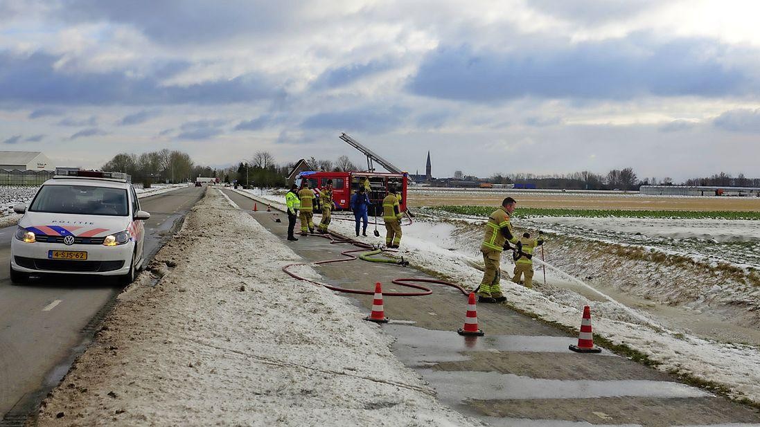 Hulpdiensten zoeken na vondst van fiets in Lutjebroek naar persoon die mogelijk in sloot is beland; uiteindelijk niemand aangetroffen..