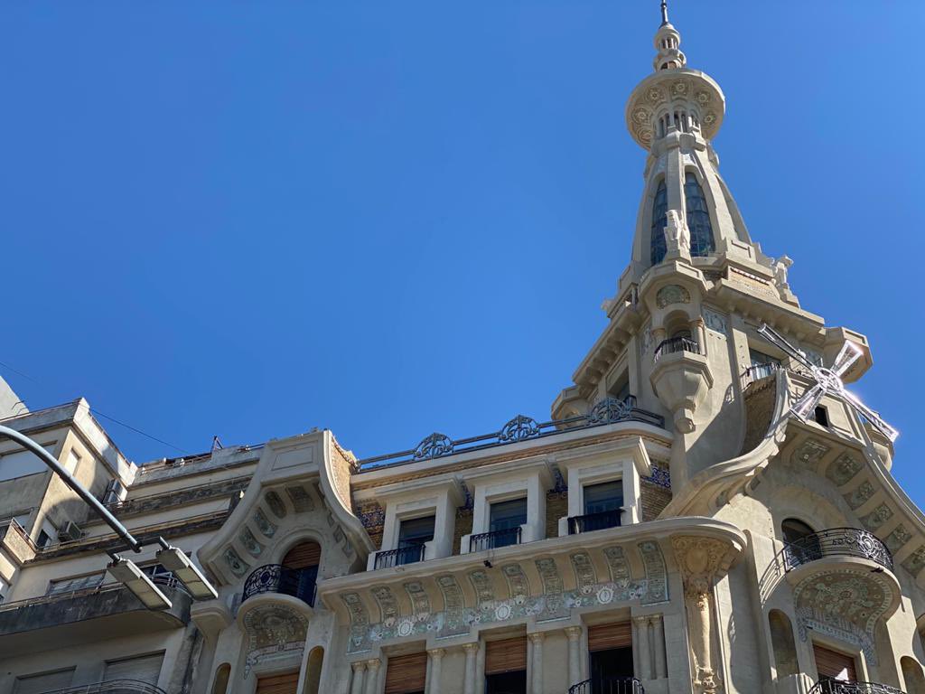 HITconstruccion's tweet photo. Crestería ornamental colocada! #edificiodelmolino #delmolinook #confiteriadelmolino https://t.co/KL02peVyHc