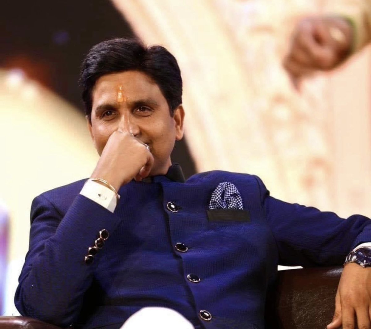 GitikaPandey's tweet image. कविवर कुमार विश्वास जी को जन्मदिवस की आकाश भर शुभकामनायें🌺💐🙏आज दिन है कुछ ख़ास ... जन्मदिन है उनका जिन के नाम में है ...हम सब को विश्वास ...😊🙏