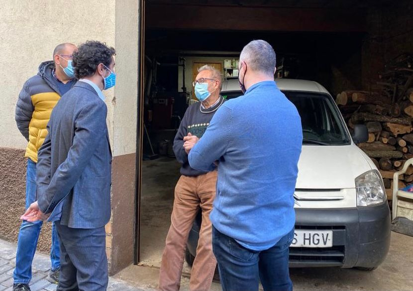 damiacalvet's tweet photo. A Talarn, amb l’alcalde Àlex Garcia, hem visitat el nucli i els edificis que cal anar recuperant com a habitatges i equipaments. Això és Agenda Verda, igual que les infraestructures que cohesionen el territori i generen prosperitat, com Comiols. @alextalarn https://t.co/eAkg6AuINg