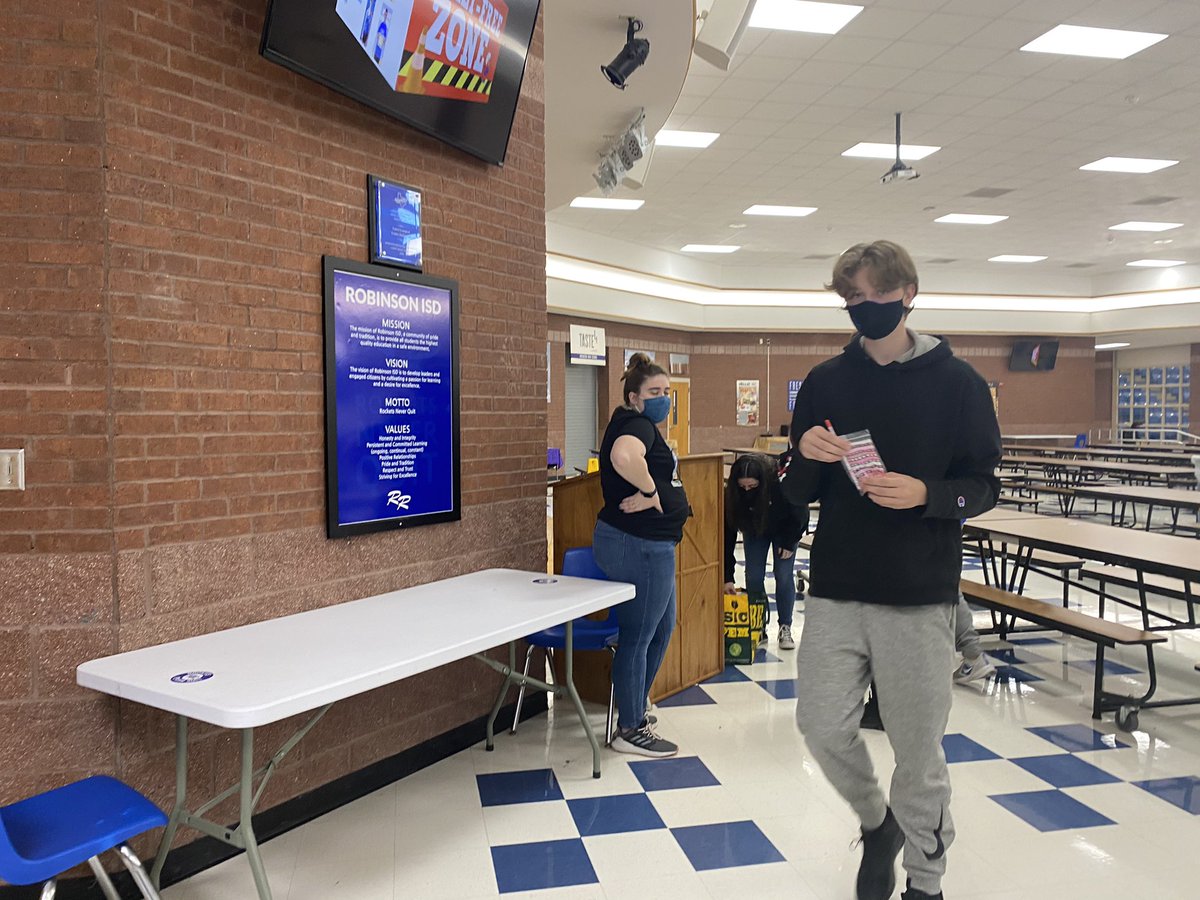 Ss followed clues gained from solving square root equations. Yesterday’s puzzle combined with today’s decoded message led to Valentine treasure❤️💙🚀#robinsonisd <a href="/robinsonisd/">Robinson ISD</a>  <a href="/risdHS/">Robinson High School</a>