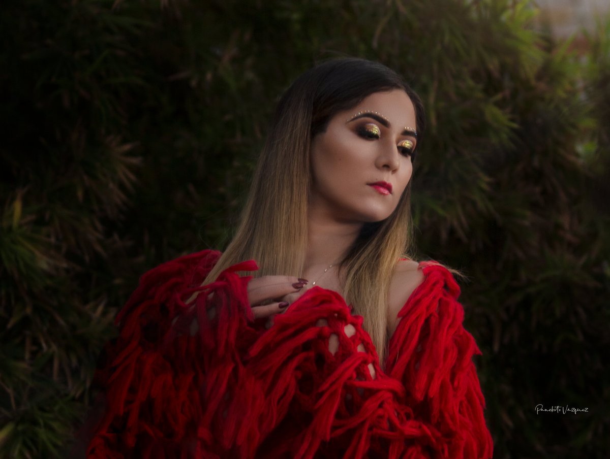 fotoshiram's tweet photo. Rosa roja
#bella #model #sesion #amor #rojo #rosa #perla https://t.co/9YlOLzJ3L8