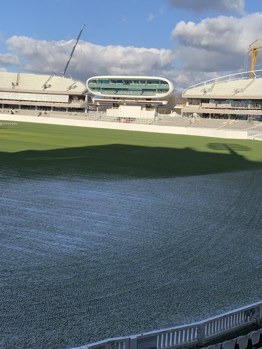 Loved joining #HealthcareCentralLondon volunteers to marshall 1800 #COVIDVaccine patients at the magnificent <a href="/HomeOfCricket/">Lord's Cricket Ground</a> today. Thanks <a href="/Deliveroo/">Deliveroo</a> for generously feeding us all hot pizza on such a chilly day. Keep up the great work <a href="/NHSEnglandLDN/">NHS London</a> Together, we’ll beat this!