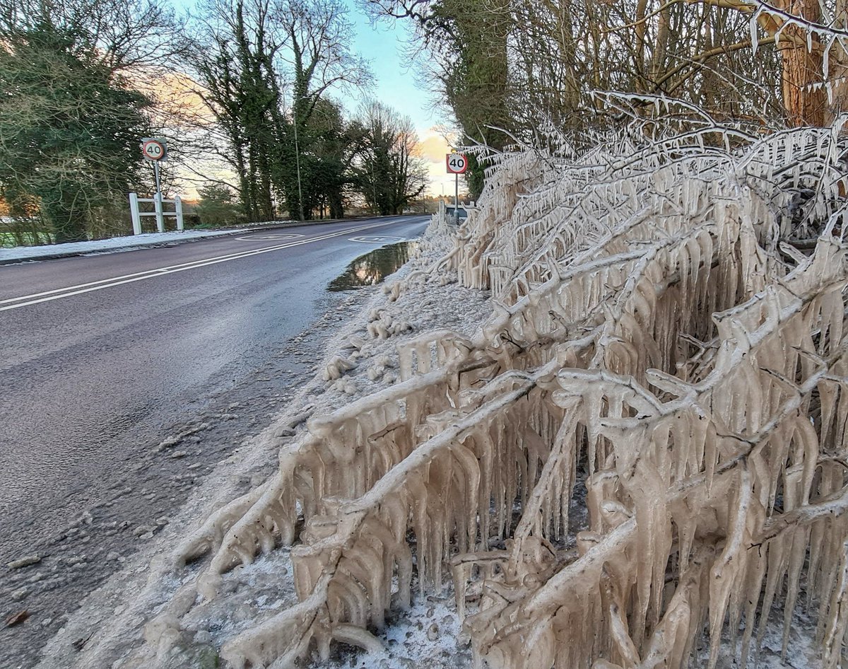 Incredible frozen roadside wonder. 🥶 #Winterwatch #WinterWonderland #SnowDay #snowballpower #Snowuk