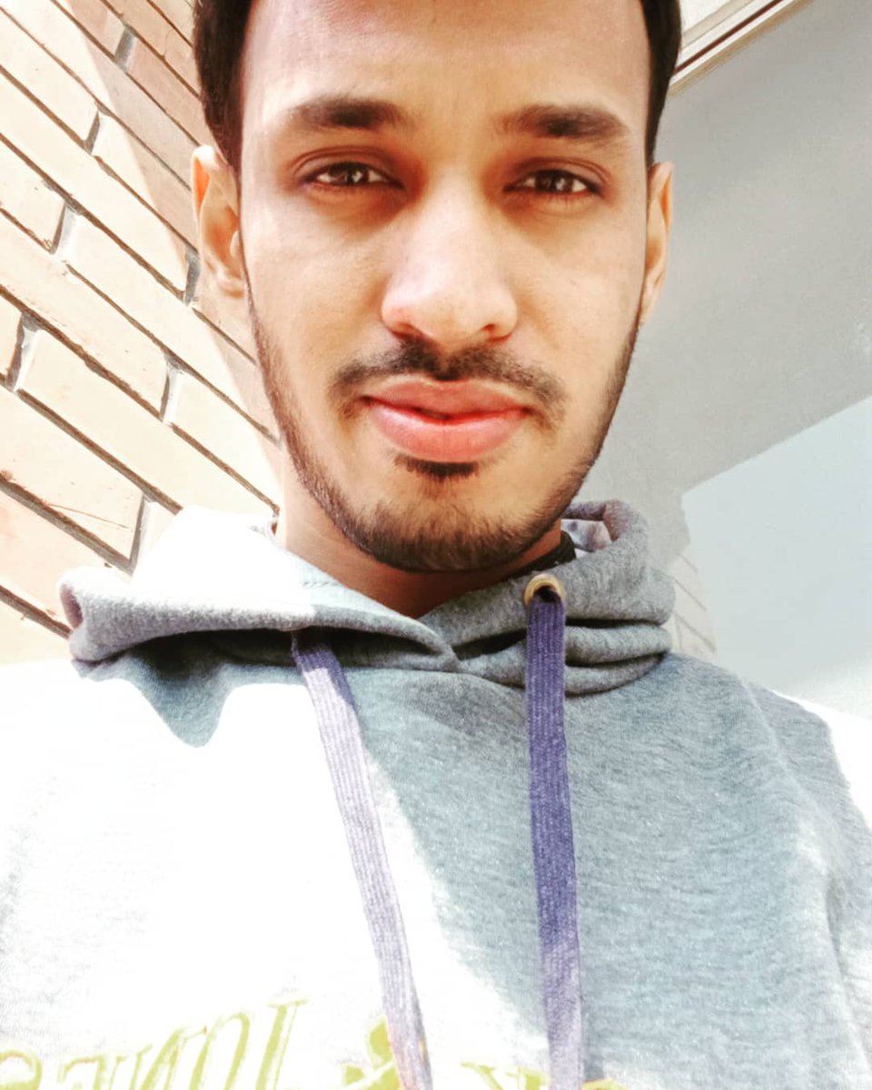 arayhan2010's tweet photo. Sunbathing at office balcony https://t.co/9GAyMsoDZ0